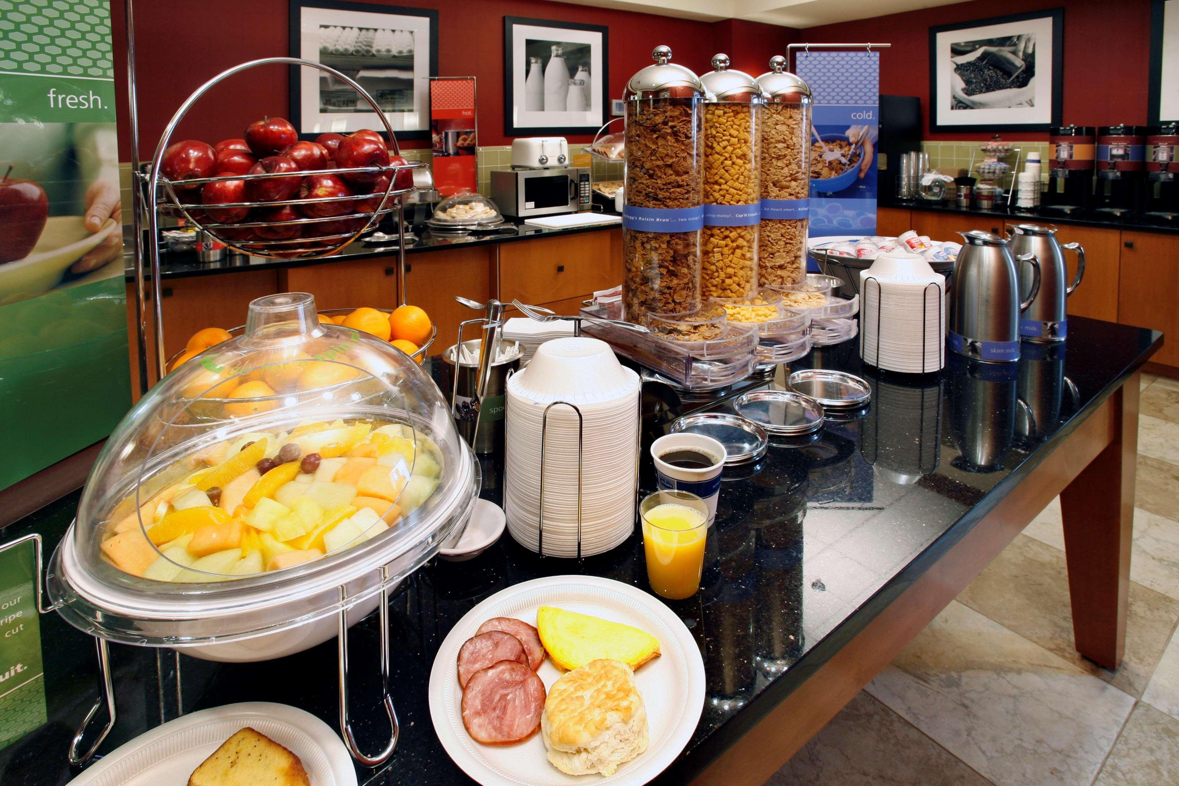 Hampton Inn Springfield South Enfield Extérieur photo