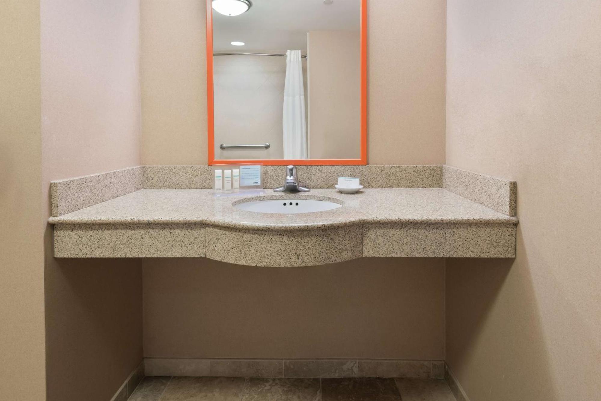 Hampton Inn Springfield South Enfield Extérieur photo