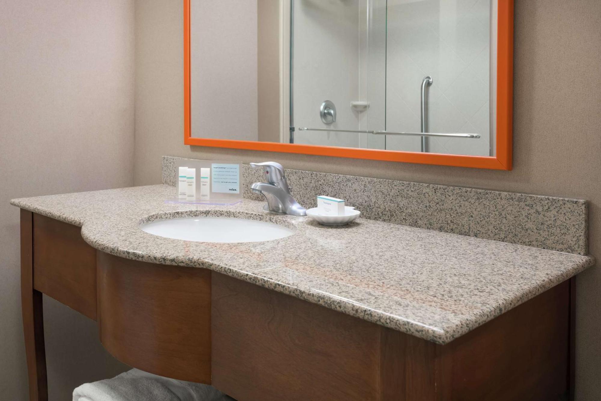 Hampton Inn Springfield South Enfield Extérieur photo