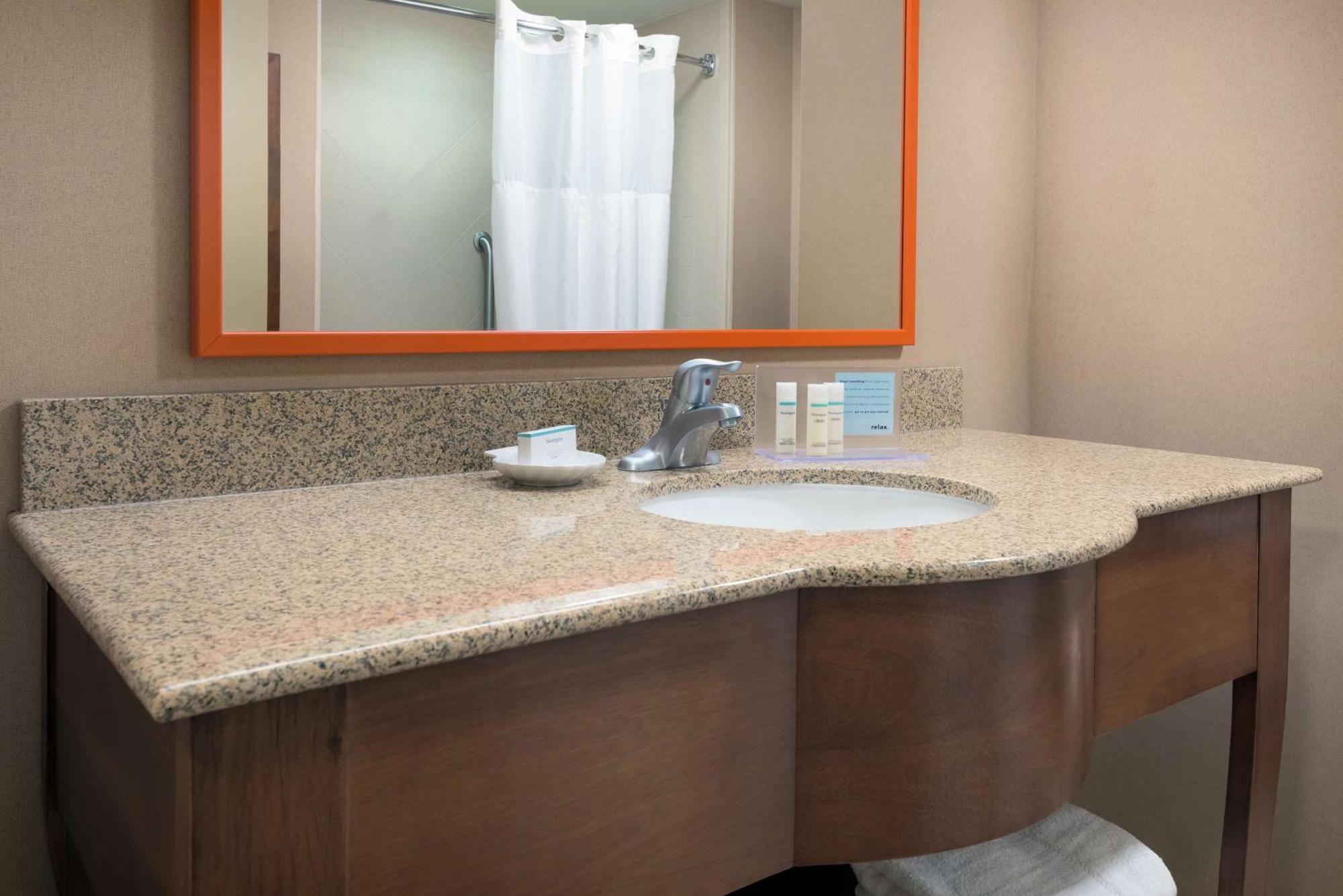 Hampton Inn Springfield South Enfield Extérieur photo