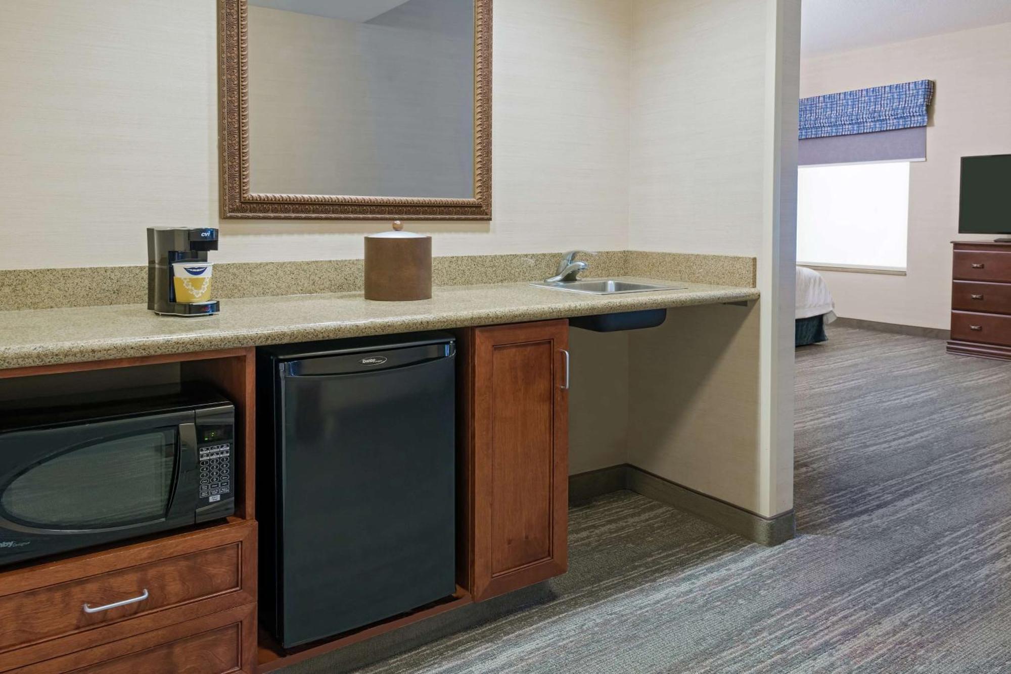 Hampton Inn Springfield South Enfield Extérieur photo
