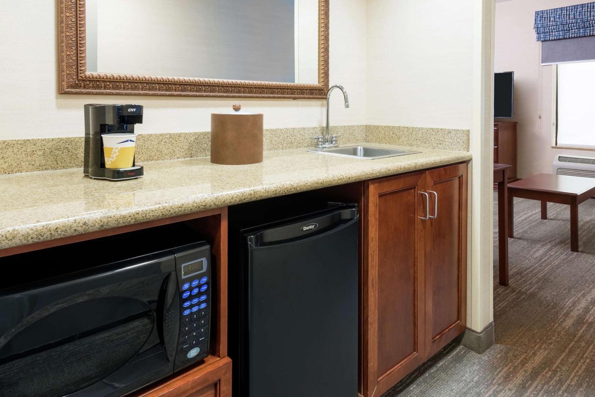 Hampton Inn Springfield South Enfield Extérieur photo