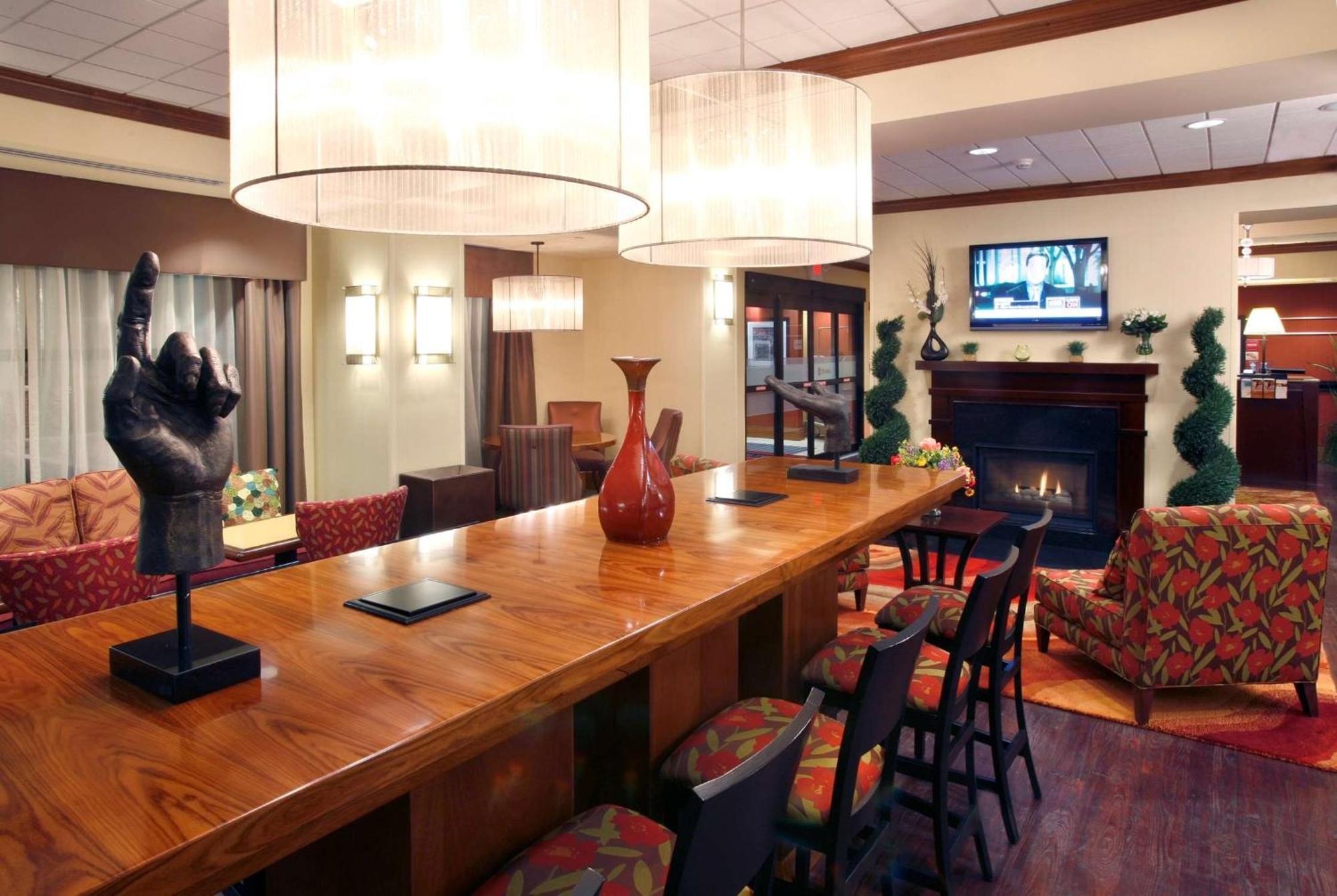 Hampton Inn Springfield South Enfield Extérieur photo