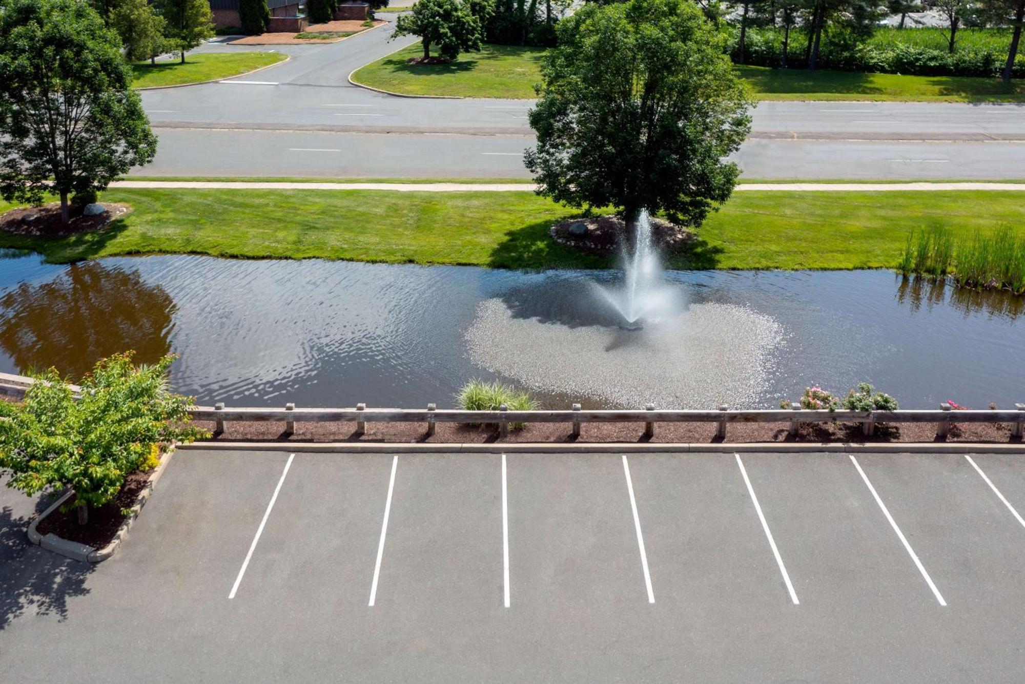 Hampton Inn Springfield South Enfield Extérieur photo