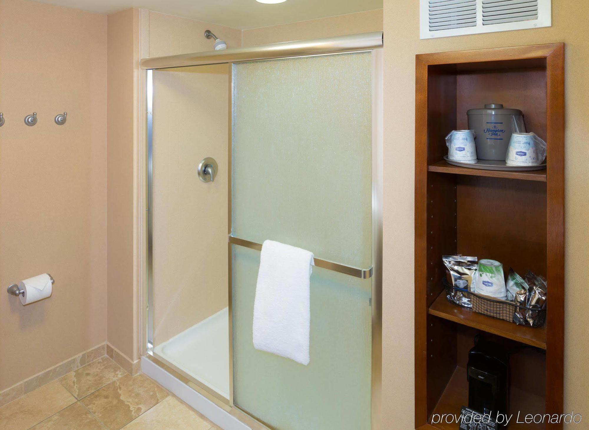 Hampton Inn Springfield South Enfield Extérieur photo