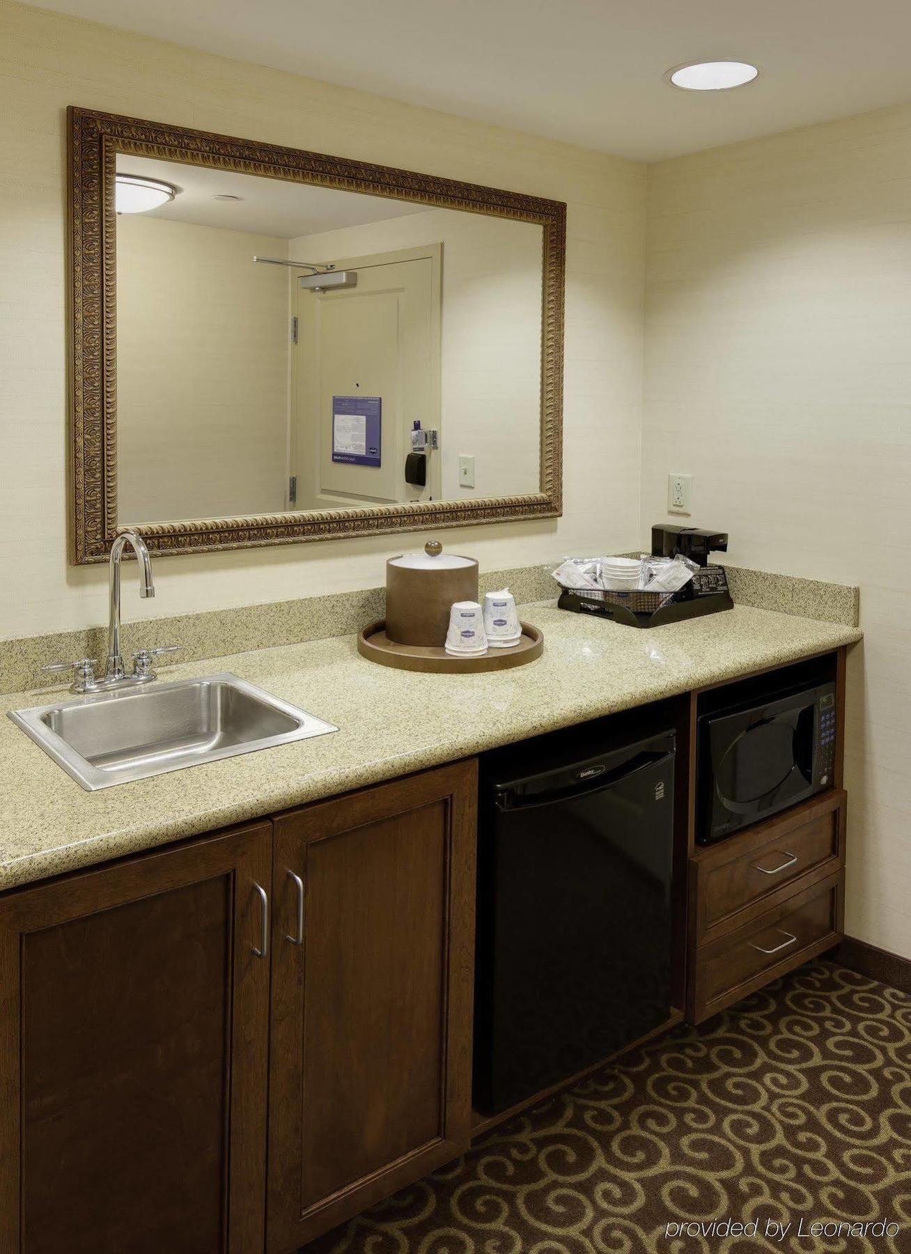 Hampton Inn Springfield South Enfield Extérieur photo