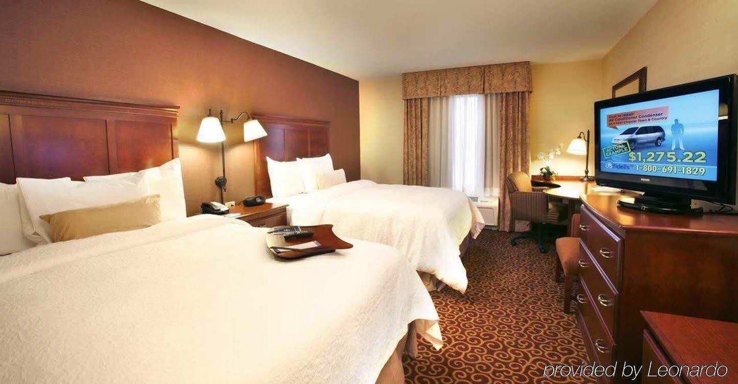 Hampton Inn Springfield South Enfield Extérieur photo