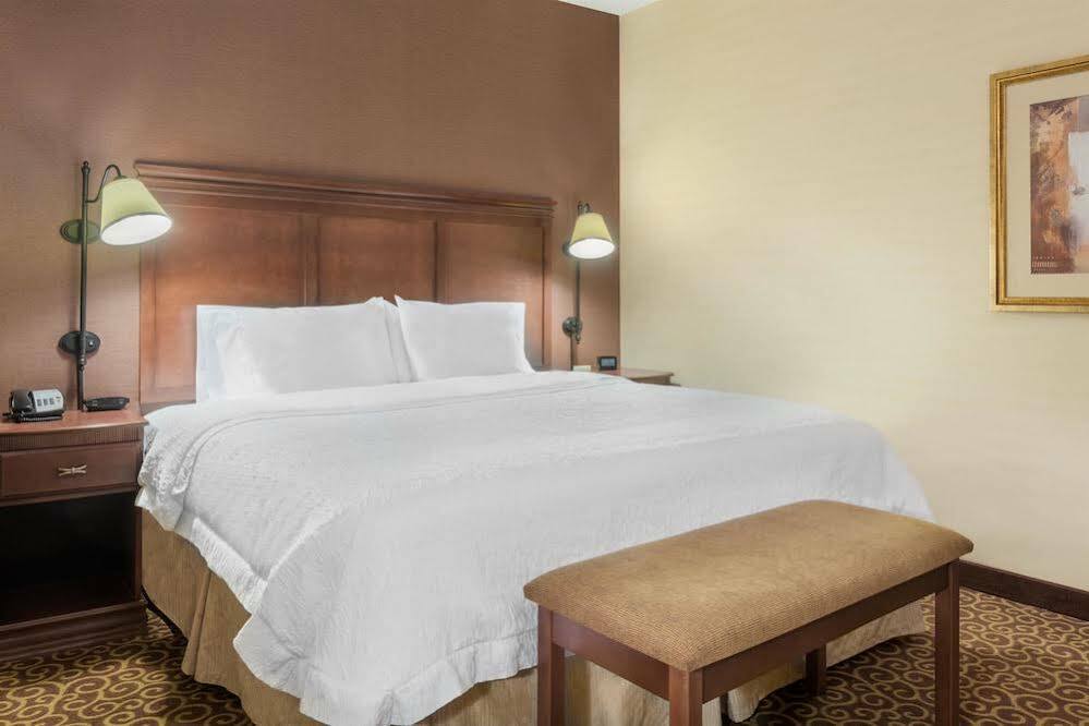 Hampton Inn Springfield South Enfield Extérieur photo