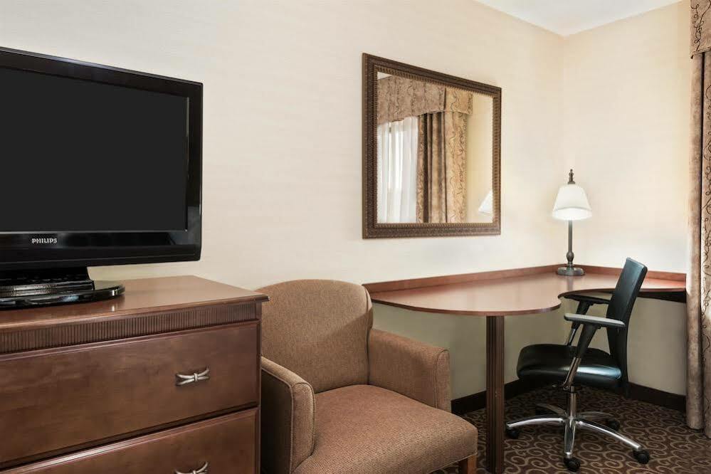 Hampton Inn Springfield South Enfield Extérieur photo