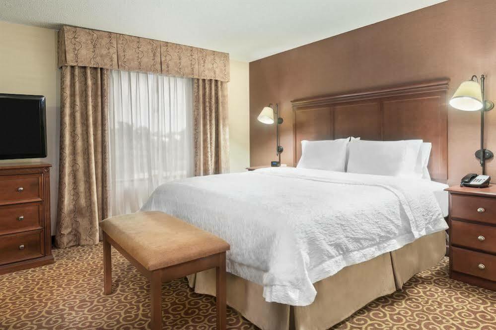 Hampton Inn Springfield South Enfield Extérieur photo