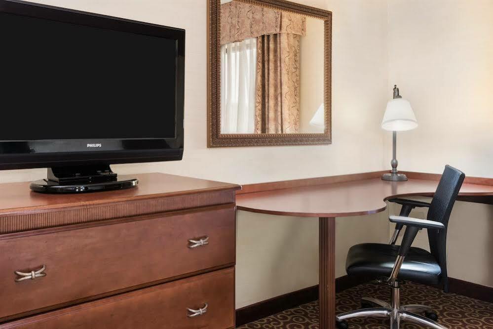 Hampton Inn Springfield South Enfield Extérieur photo