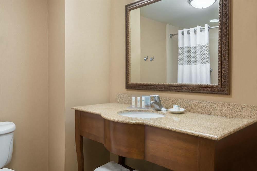 Hampton Inn Springfield South Enfield Extérieur photo