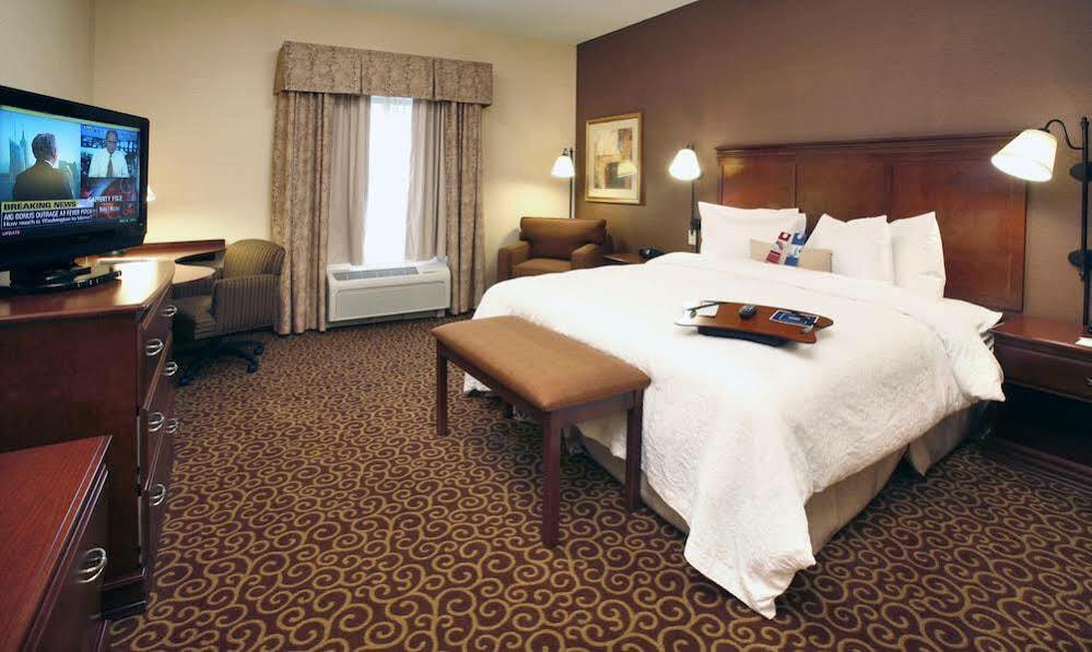 Hampton Inn Springfield South Enfield Extérieur photo